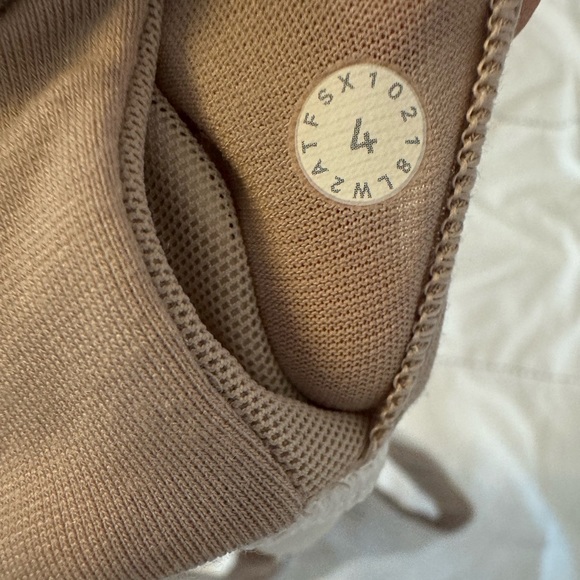 white lululemon sports bra - Picture 4 of 4